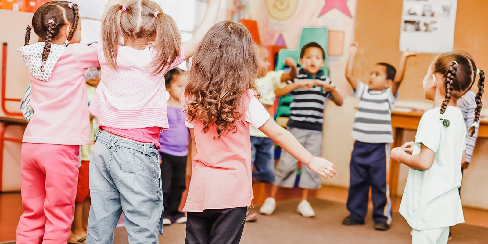 preschool kids dancing