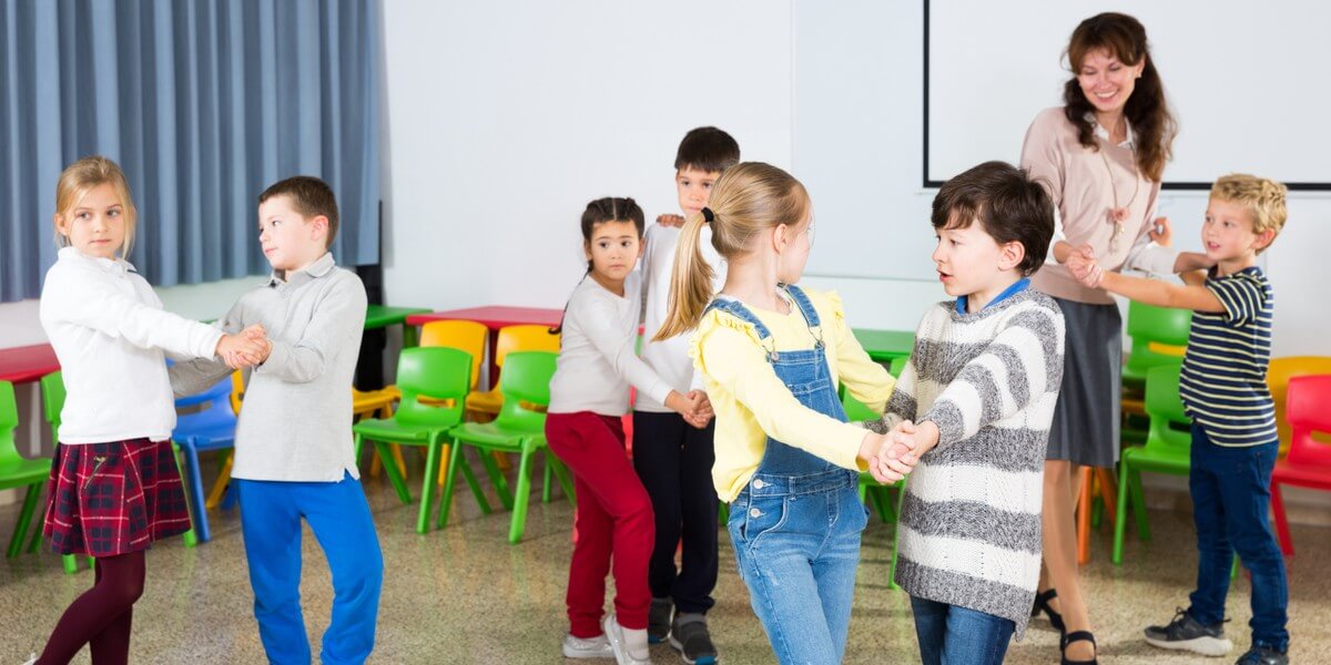 kids learning how to dance